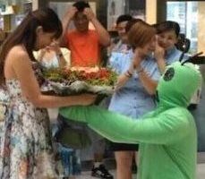 cactuar-cosplayi-ile-evlenme-teklifi